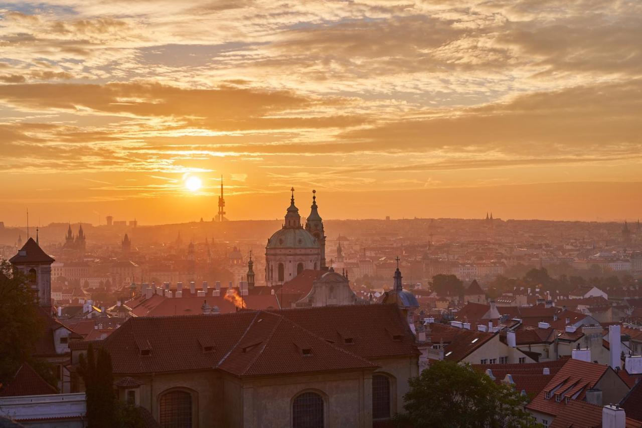 Sky Suite Hotel Praga Exterior foto